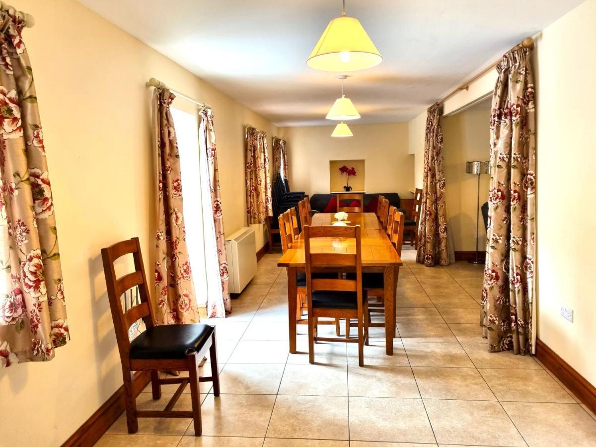 Kestrel Farmhouse แลนโดเวรี ภายนอก รูปภาพ