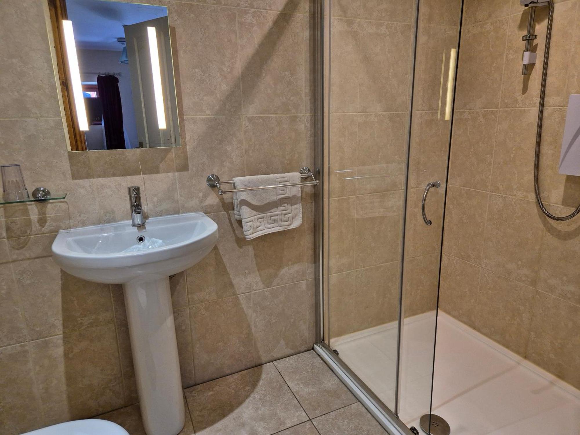Kestrel Farmhouse แลนโดเวรี ภายนอก รูปภาพ