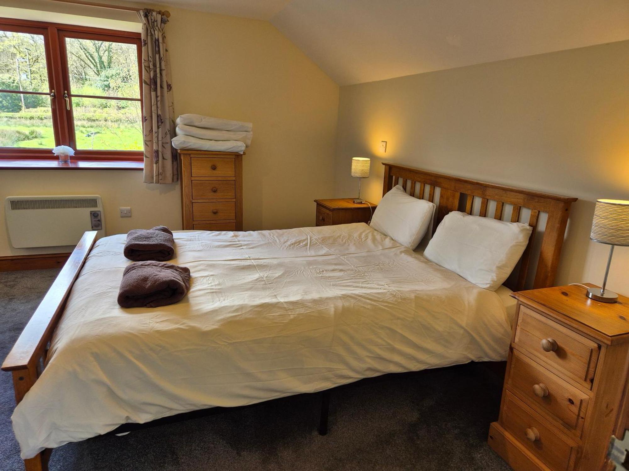 Kestrel Farmhouse แลนโดเวรี ภายนอก รูปภาพ